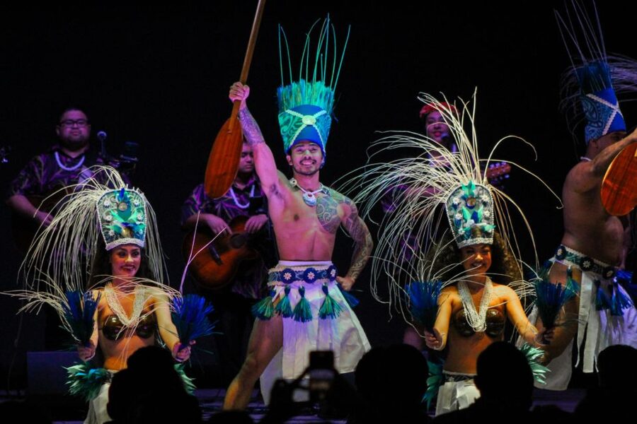 Oahu: Ka Moana Luau Dinner and Show at Aloha Tower - The show at the theatre: way-finding across Polynesia to the Sword of Fire