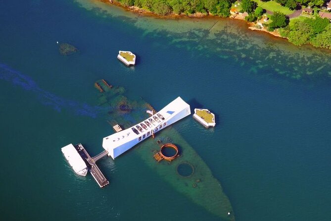 Oahu: Pearl Harbor USS Arizona Memorial - The USS Arizona Memorial boat ride: the part people remember