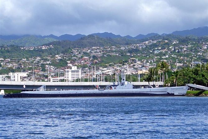 Oahu: Pearl Harbor USS Arizona Memorial - Punchbowl Crater at the National Memorial Cemetery of the Pacific