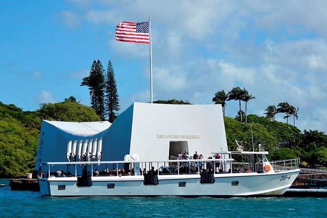 Oahu: Pearl Harbor USS Arizona Memorial - Downtown Honolulu drive: Iolani Palace to Aloha Tower