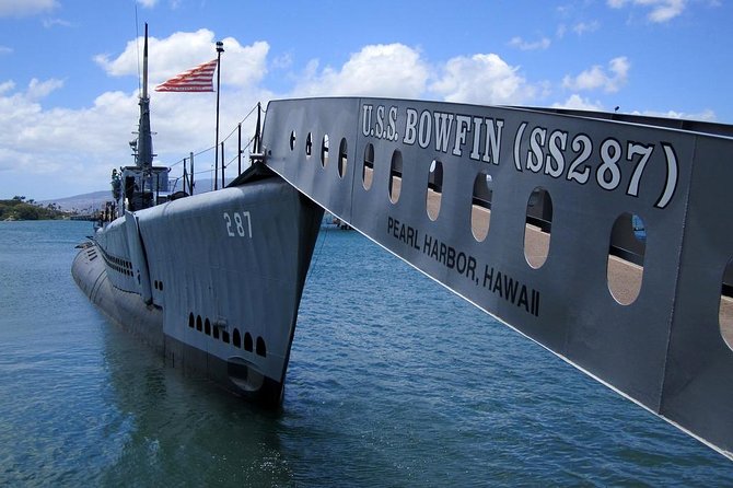 Oahu: Pearl Harbor USS Arizona Memorial & Battleship Missouri - Punchbowl Crater Memorial Drive: A Quiet Pause on the Way Back