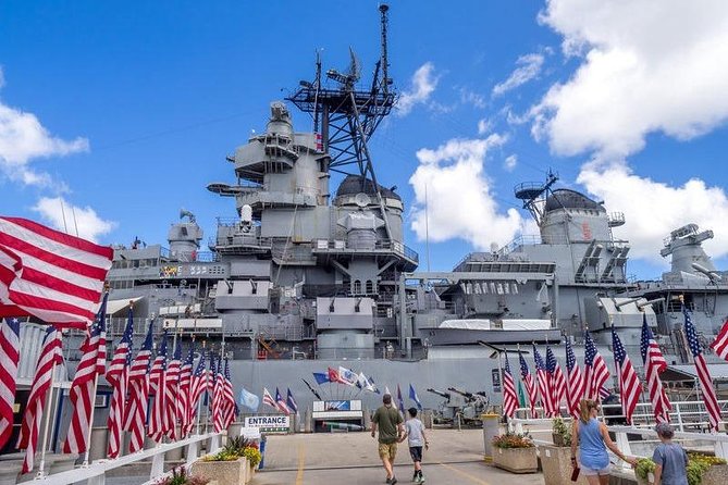 Oahu: Pearl Harbor USS Arizona Memorial & Battleship Missouri - USS Arizona Memorial by Boat: Sobering Views and Straightforward Memorial Rules