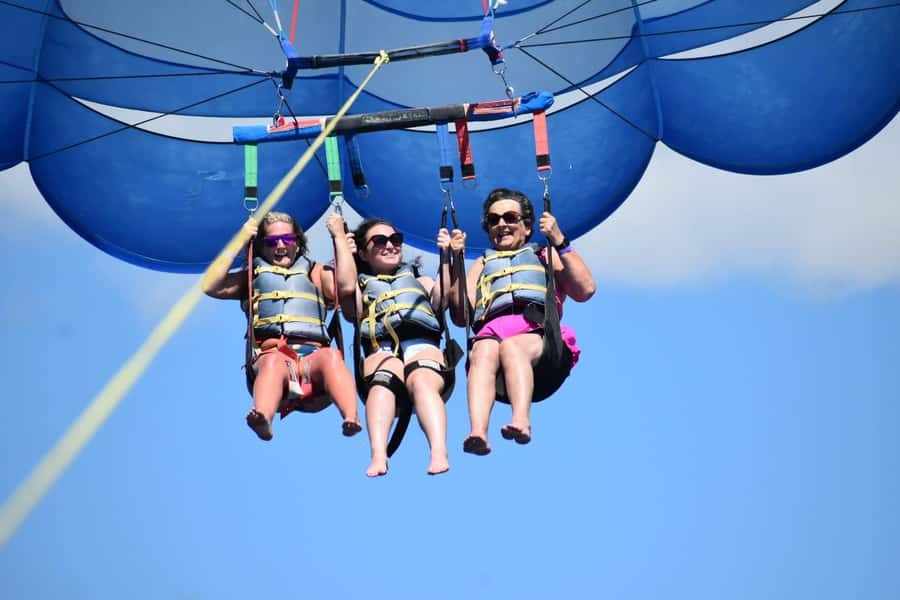 Oahu: Waikiki Parasailing - Who Should Book This Parasailing Flight (and Who Should Skip It)