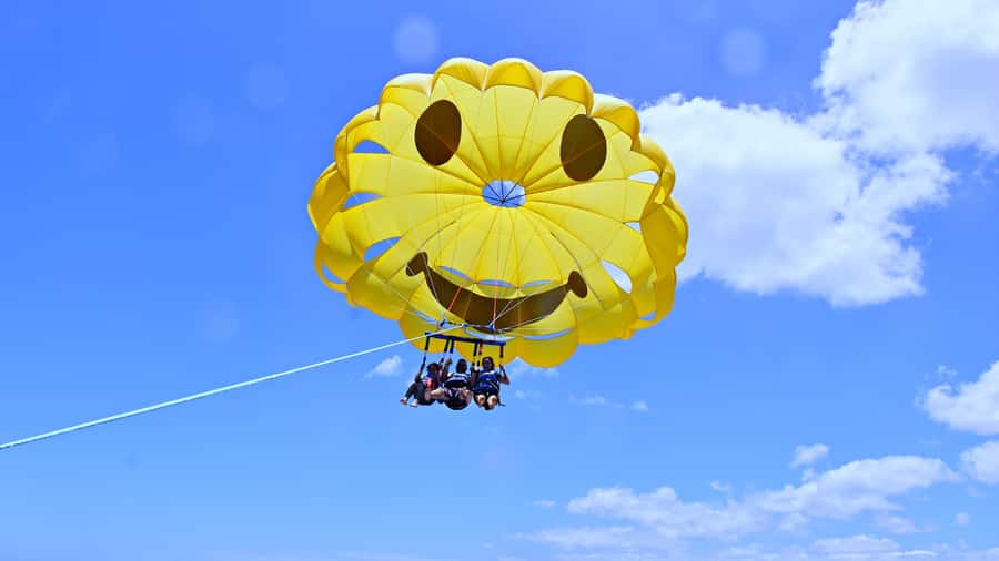 Oahu: Waikiki Parasailing - The Real Timing: From Yellow-Booth Check-In to Your Flight