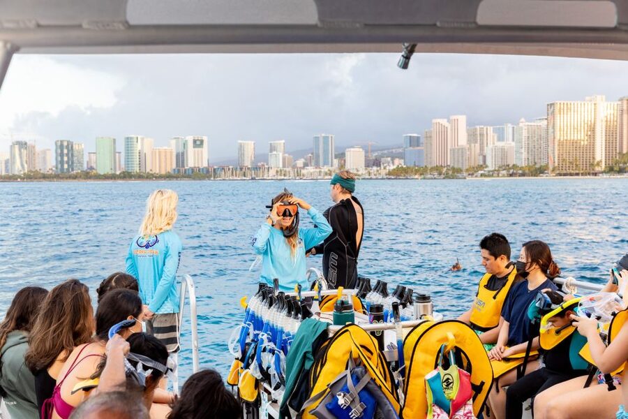 Oahu: Waikiki Turtle Canyons Cruise and Snorkel Excursion - The guide commentary and how to actually benefit from it