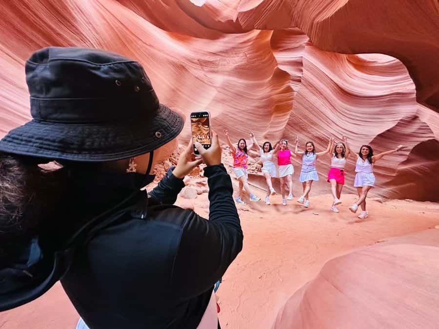 Page: Lower Antelope Canyon Walking Tour with Navajo Guide - How the route works, stairs, sky, and color you can time