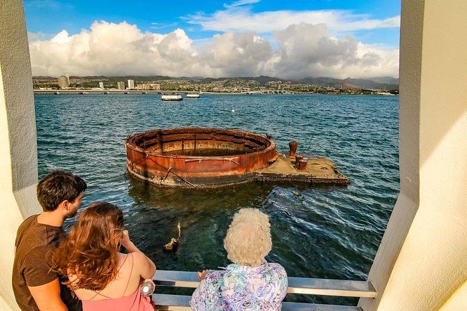 Pearl Harbor: USS Arizona Memorial & USS Missouri Battleship Tour from Waikiki - Punchbowl Crater Views and the National Memorial Cemetery of the Pacific