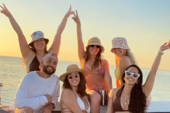 Private Boat Ride in Miami with Experienced Captain and Champagne - Coconut Grove meeting point: easy start, quick access to food