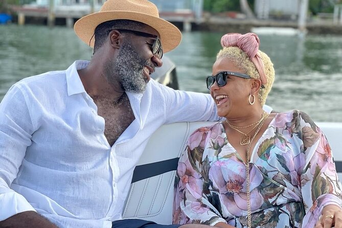 Private Boat Ride in Miami with Experienced Captain and Champagne - Narration and photo help: how guides can change your experience