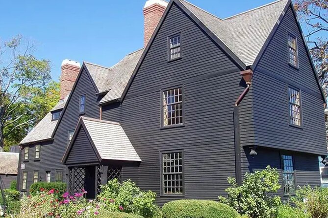 Requiem for Salem Walking Ghost Tour - The guides: how humor, energy, and clarity shape the experience