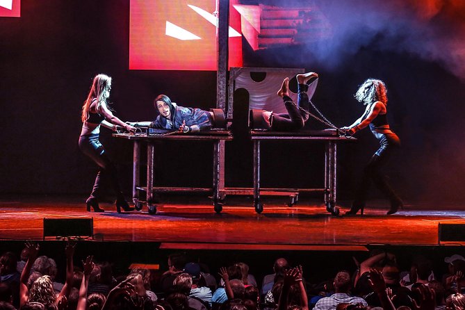 Reza Edge of Illusion Show in Branson - Audience participation: how it works and why it makes the tricks feel real