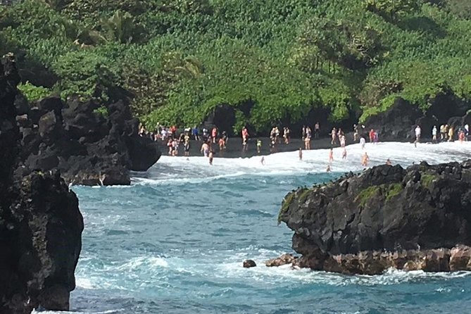Road to Hana: Full-Day Scenic Drive with Blacksand & Waterfalls - Driving basics: the 59 bridges and why motion matters