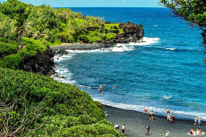 Road to Hana Tour with Lunch and Pickup - Picnic lunch on a local flower farm and the beverage perk