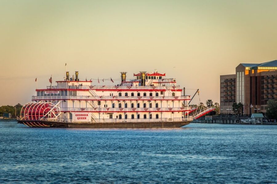 Savannah: Buffet Dinner Cruise with Live Entertainment - Live Music That Turns Dinner Into a Dance Floor