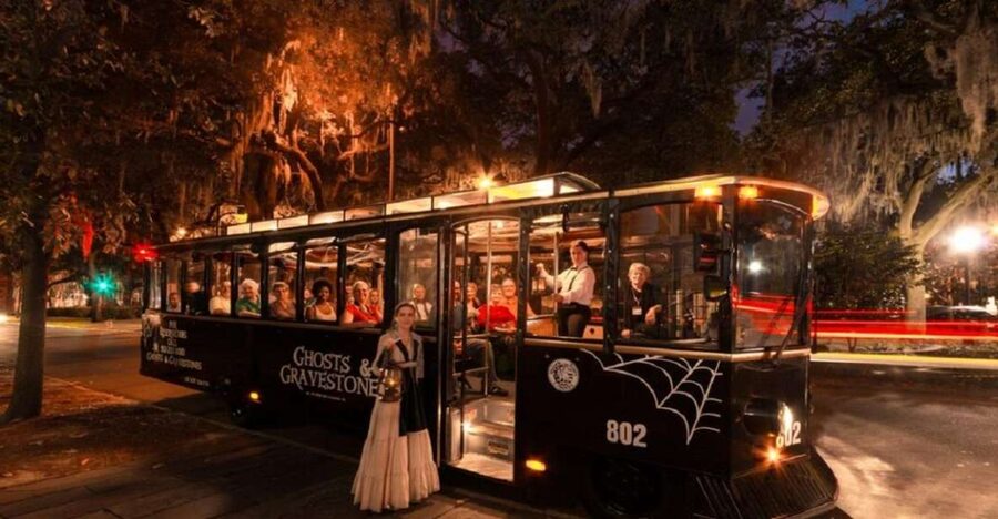 Savannah: Ghosts and Gravestones Tour with Low House Entry - Historic Squares and Colonial Park Cemetery from the Savannah Historic District