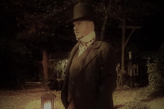 Savannah History and Haunts Candlelit Ghost Walking Tour - Moss Draped Oaks, Historic Buildings, and Those Downtown Details