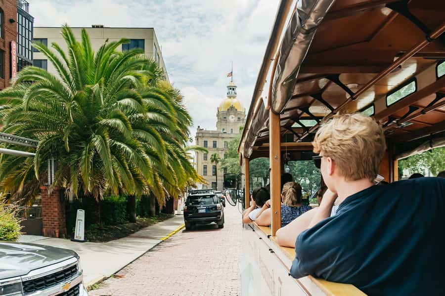 Savannah: Old Savannah Tours Historic Overview - Entering Savannah by trolley, not by guessing