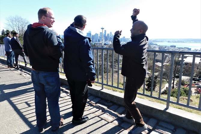 Seattle City Tour - The Ballard Locks segment, salmon season, and wildlife watching