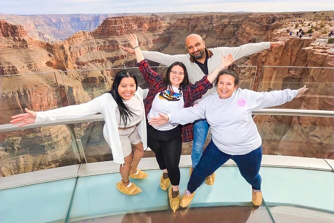 Small Group Grand Canyon, Hoover Dam, 7 Magic Mountains VIP Tour - First Stop: Welcome to Fabulous Las Vegas Sign Photo Timing (15 Minutes)