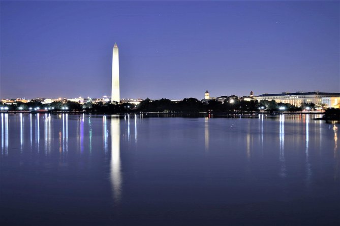 Small Group National Mall Night Tour with 10 Top Attractions - Lincoln Memorial and the White House: the classic finale with big photo angles