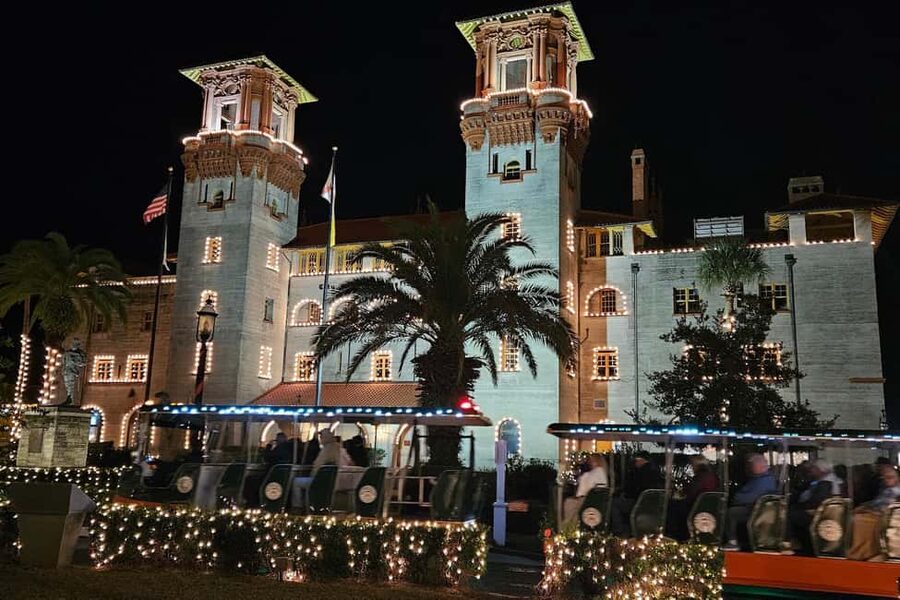 St Augustine: Nights of Lights Trolley Tour - Your private row on the Old Town Trolley, what it changes for your group