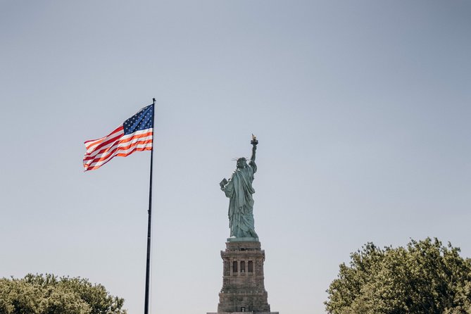 Statue of Liberty and Ellis Island Guided Tour with Ferry - How the Best Guides Keep This Tour Relaxed (Even With Crowds)