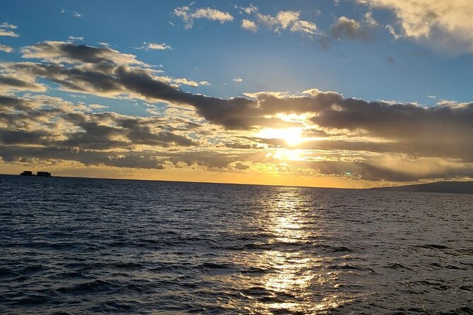 Sunset Dinner Cruise in Honolulu, Hawaii - Rounding Diamond Head Lighthouse, scenery and sea conditions