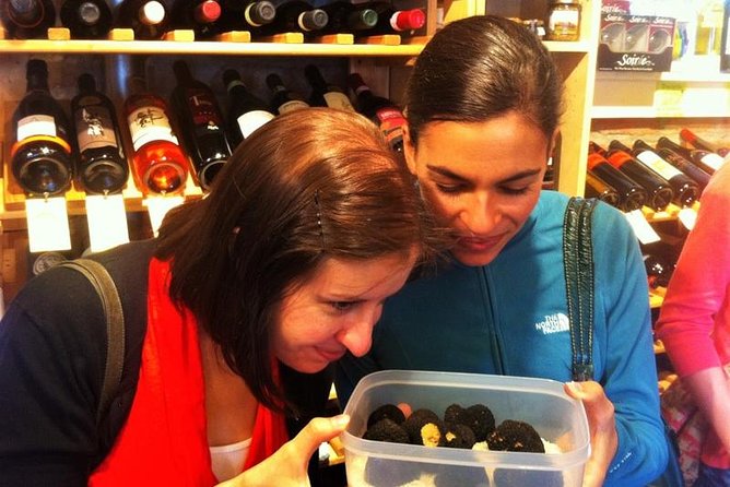 Taste Pike Place Walking Food Tour - The history you hear is meant to match what you see