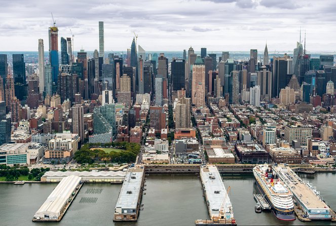The Manhattan Helicopter Tour of New York - Photos, Locker Rules, and Why Ground Crew Enforcement Can Feel Weird