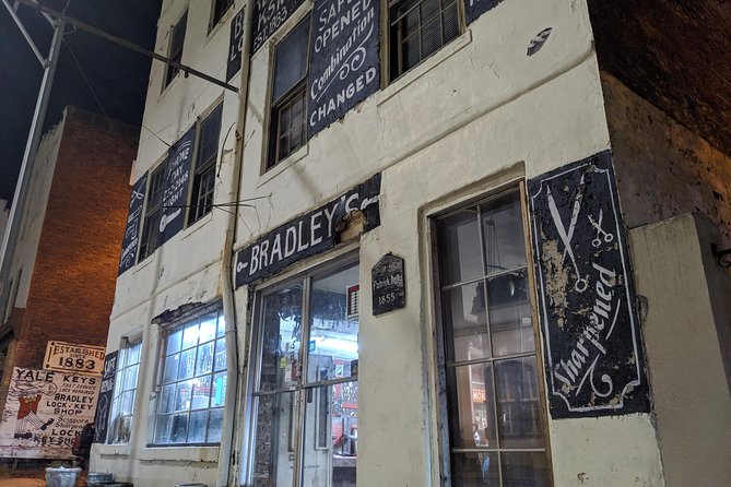 True Crime Pub Crawl - the Original Savannah Murder Tour - Savannah true crime works best at twilight, with a drink in your hand