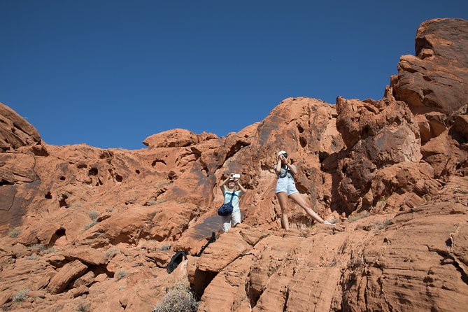 Valley of Fire Guided Hike from Las Vegas - Small group energy: why 12 people feels better here