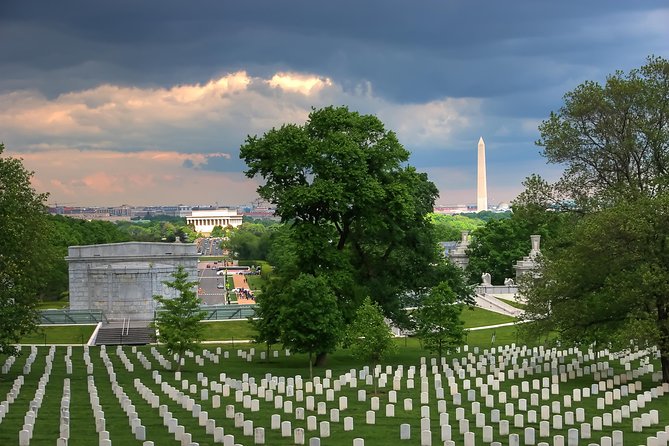 Washington DC Day Tour from New York City - White House outside photos, plus a pass by the US Capitol
