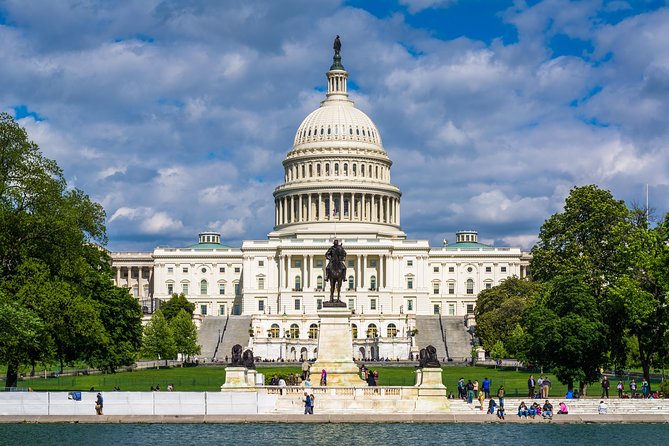 Washington DC Day Tour from New York City - Guide storytelling, group size, and bilingual options
