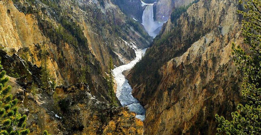 West Yellowstone: Yellowstone Day Tour Including Entry Fee - Breakfast and Picnic Lunch, Built for a Long Day Outside